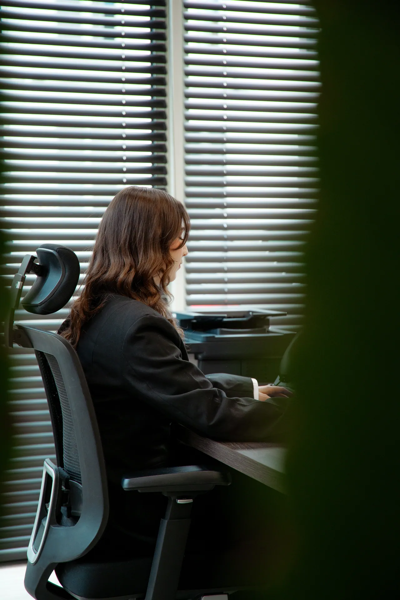 Collega met Business Centrum mok aan de koffiehoek
