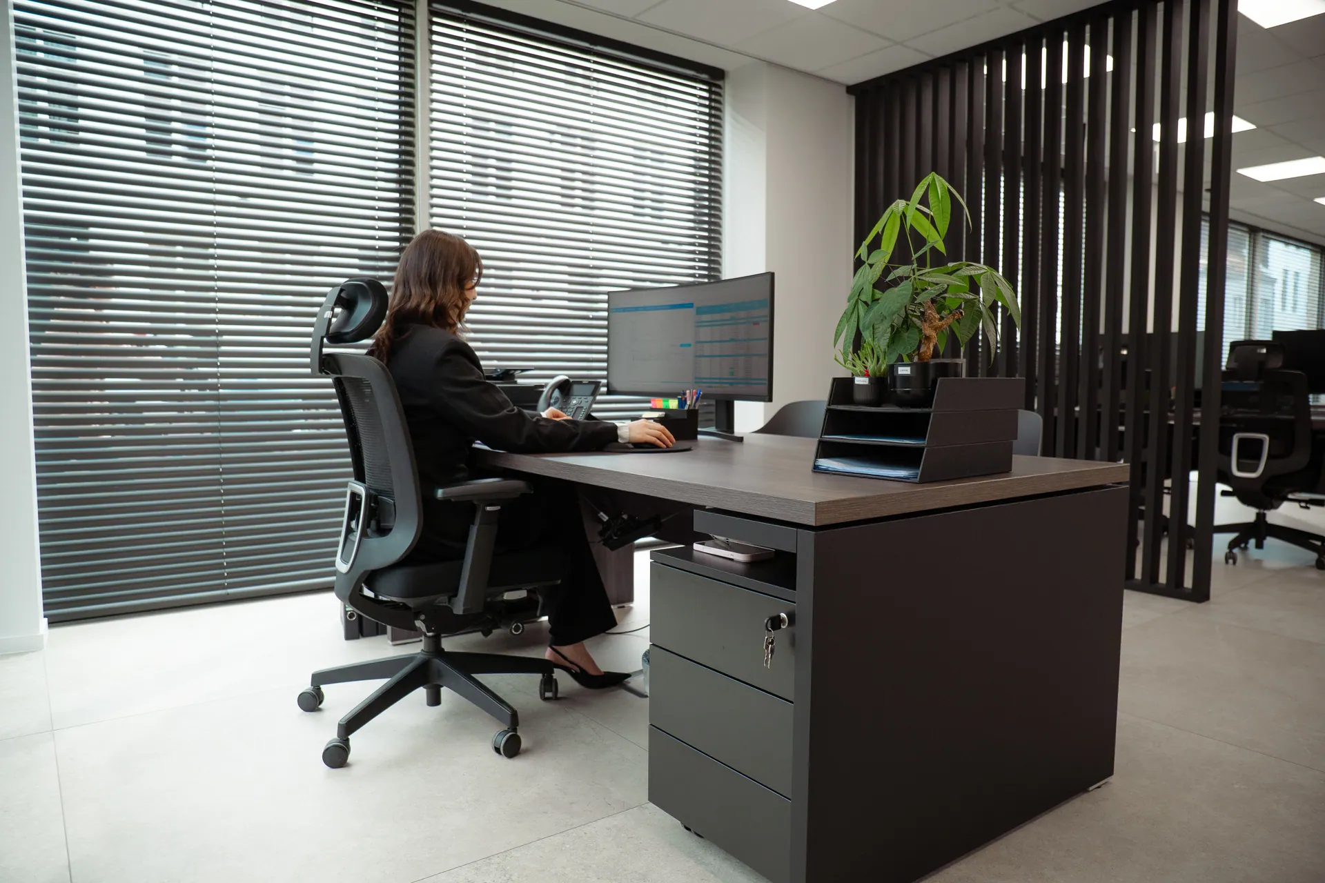 Medewerker aan werkstation plant verlof en afwezigheden