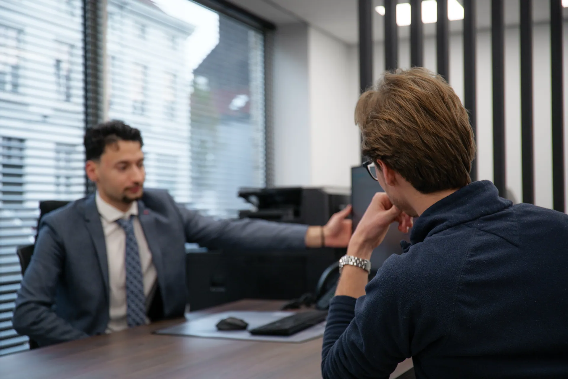 Adviesgesprek personeelsanalyse aan vergadertafel